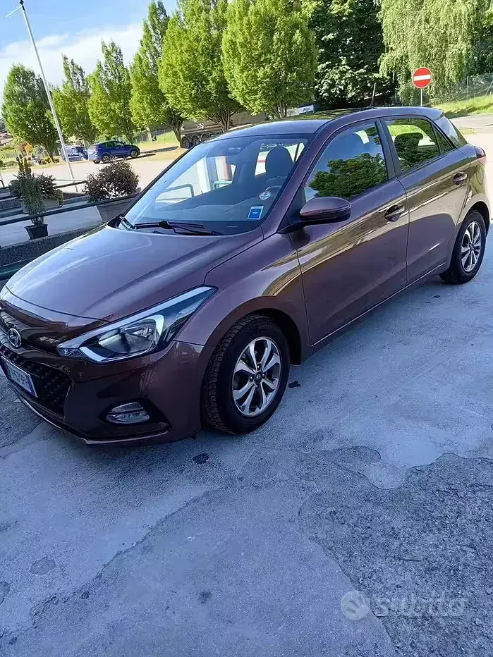 Usata Hyundai i20 75 CV (55 kW) 2019 Marrone Utilitaria
