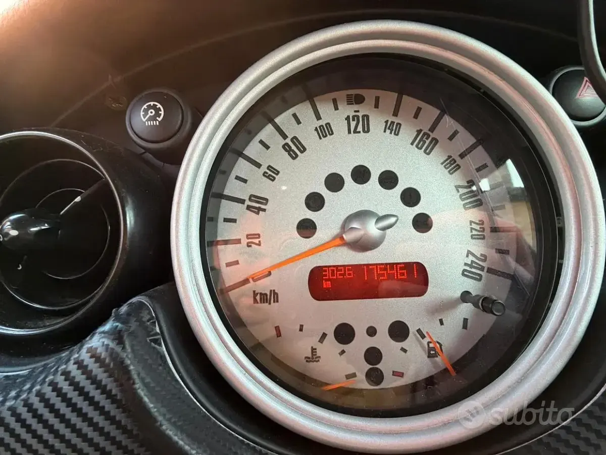 Usata Mini Cooper 116 CV (85 kW) 2002 Grigio Utilitaria