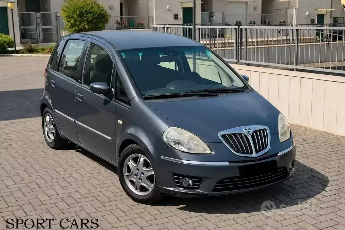 Usata Lancia Musa 90 CV (66 kW) 2009 Grigio Monovolume