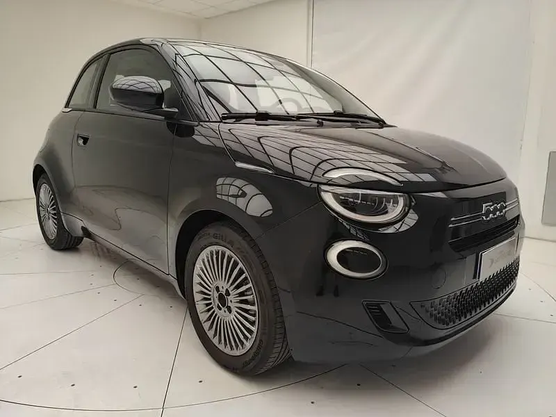Nuova Fiat 500 65 CV (47 kW) 2025 Nero Berlina