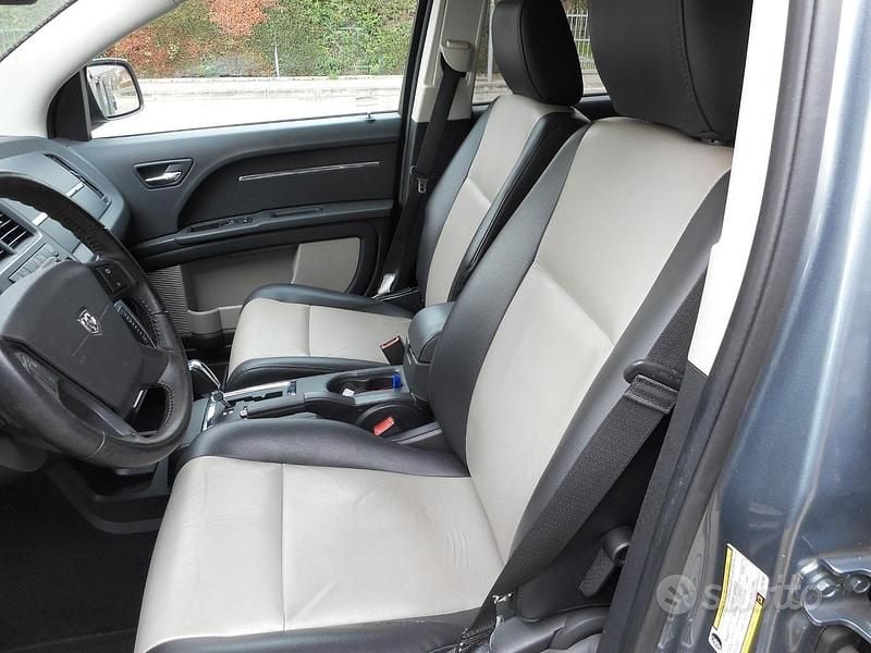 Usata Dodge Journey 140 CV (102 kW) 2010 Grigio SUV
