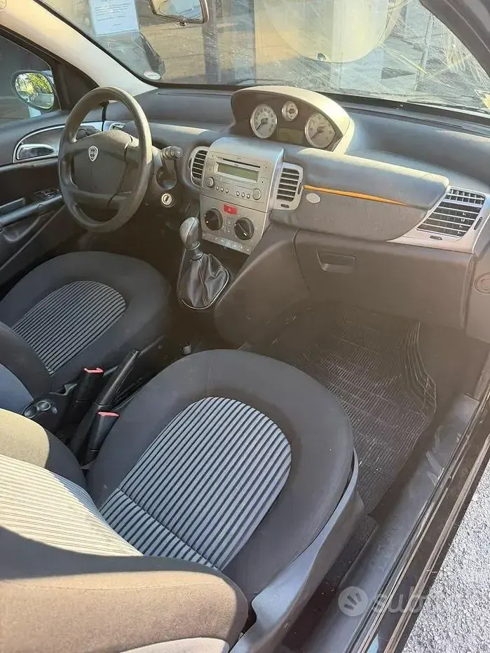 Usata Lancia Ypsilon 60 CV (44 kW) 2008 Nero Utilitaria