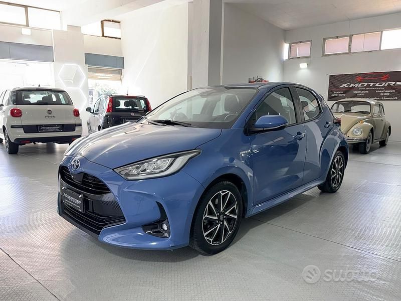 Blu Usata 2021 Toyota Yaris Hybrid Trend Tre volumi | 16.900 € (Cara) - Immagine 1/4