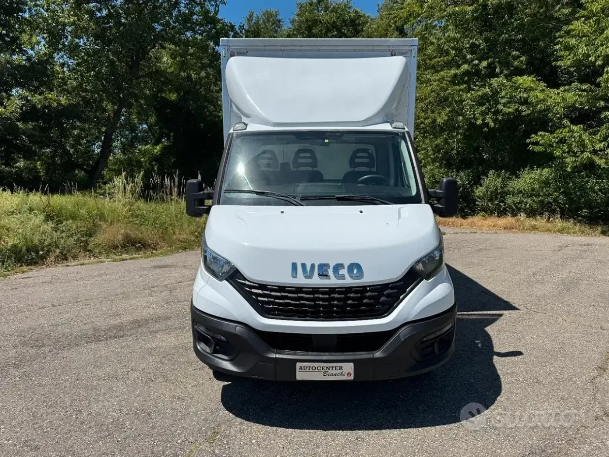 Usata Iveco Daily 136 CV (100 kW) 2022 Bianco Cabrio