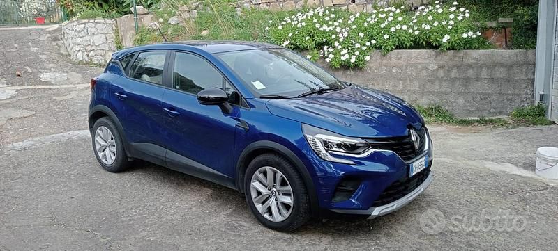 Begagnad Renault Captur Equilibre 101 HK (74 kW) 2023 Blå SUV