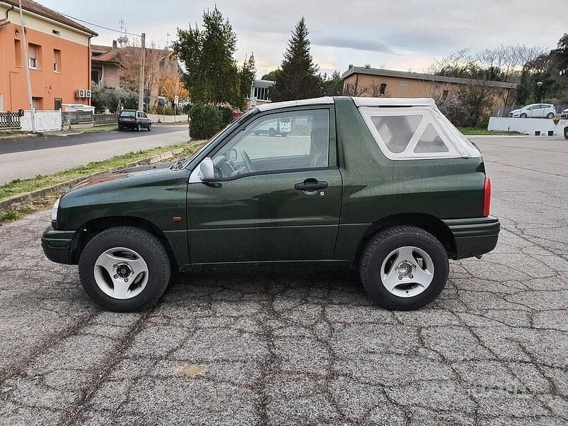 Usata Suzuki Grand Vitara 94 CV (69 kW) 2000 Verde Cabrio