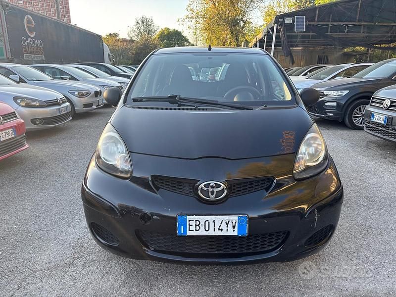 Usata Toyota Aygo Sol 68 CV (50 kW) 2010 Nero Utilitaria