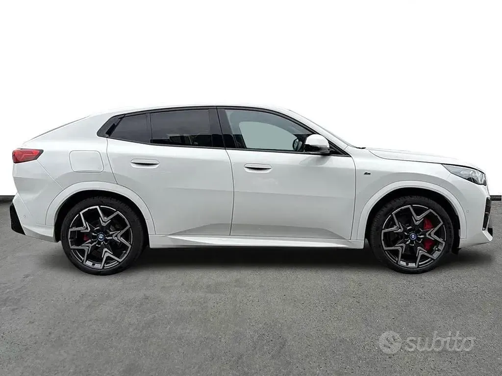 Usata BMW iX2 M Sport 230 kW (313 CV) 2024 Bianco SUV