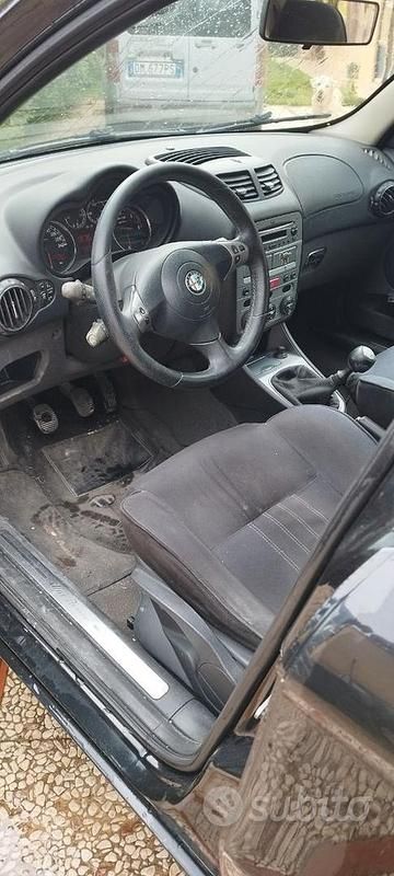 Usata Alfa Romeo 147 140 CV (102 kW) 2007 Nero Utilitaria