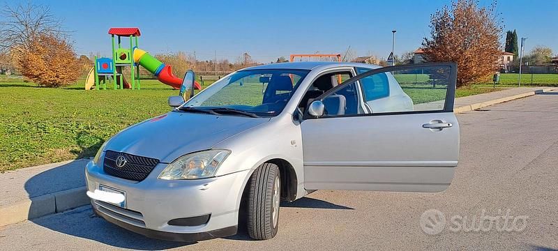 Argento Usata 2002 Toyota Corolla | 1750 € (Ottimo prezzo) - Immagine 1/4