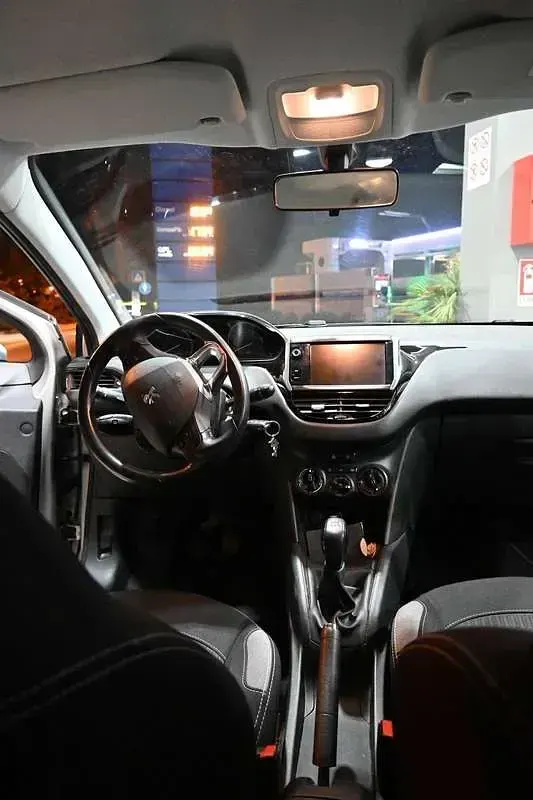 Usata Peugeot 208 Active 82 CV (60 kW) 2016 Argento Utilitaria