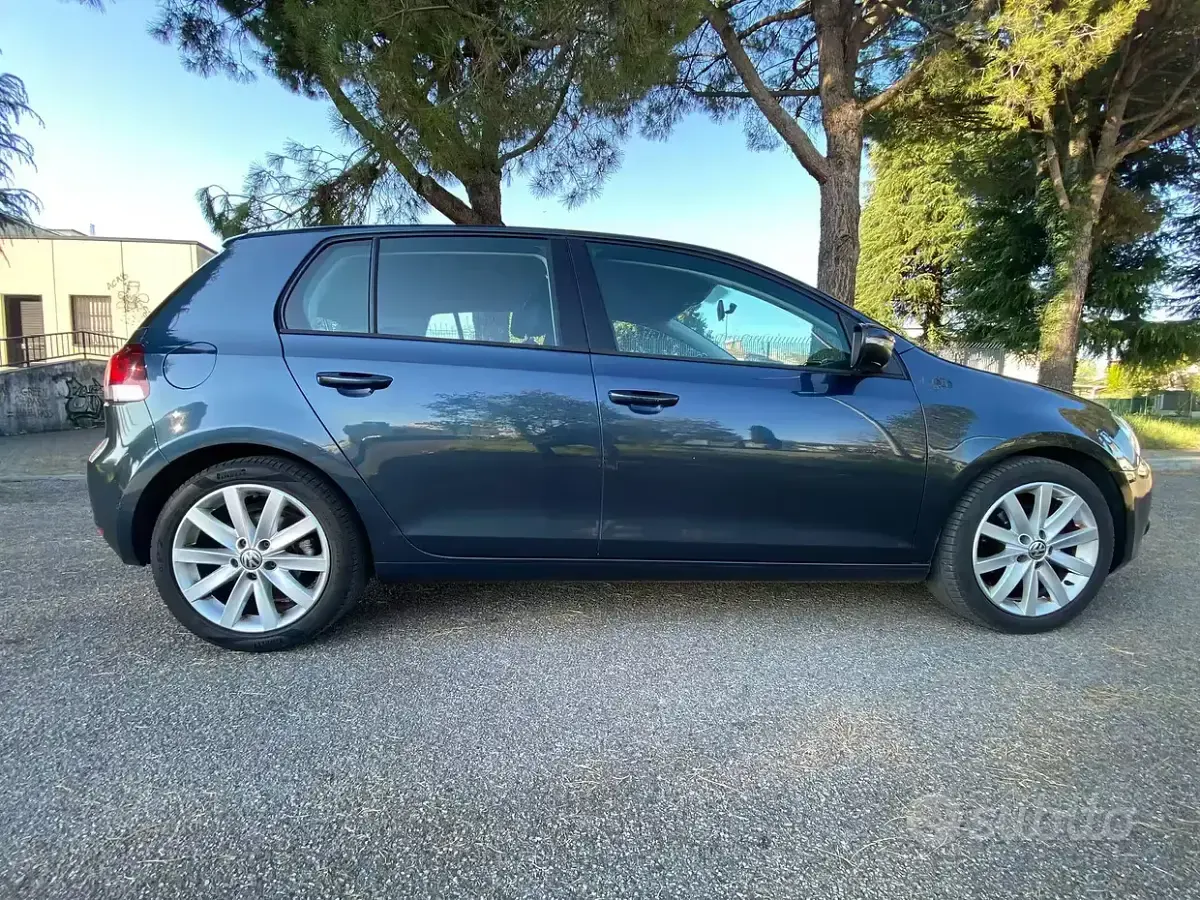 Usata VW Golf VI Highline 105 CV (77 kW) 2010 Blu Utilitaria