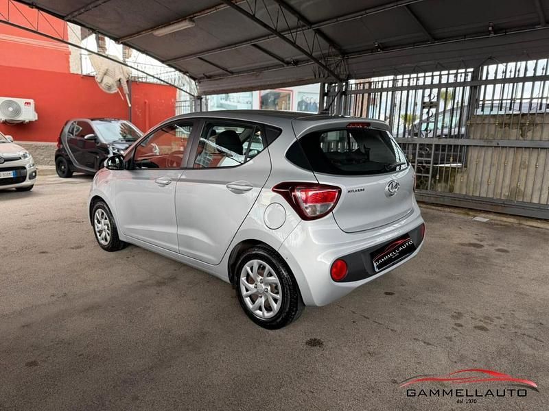 Usata Hyundai i10 Comfort 66 CV (48 kW) 2017 Argento Utilitaria