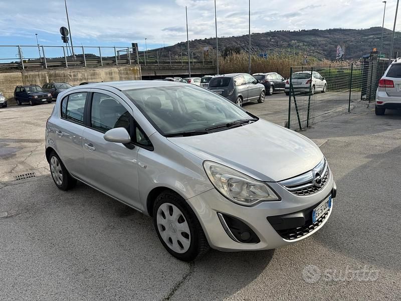 Usata Opel Corsa Edition 75 CV (55 kW) 2010 Grigio Utilitaria