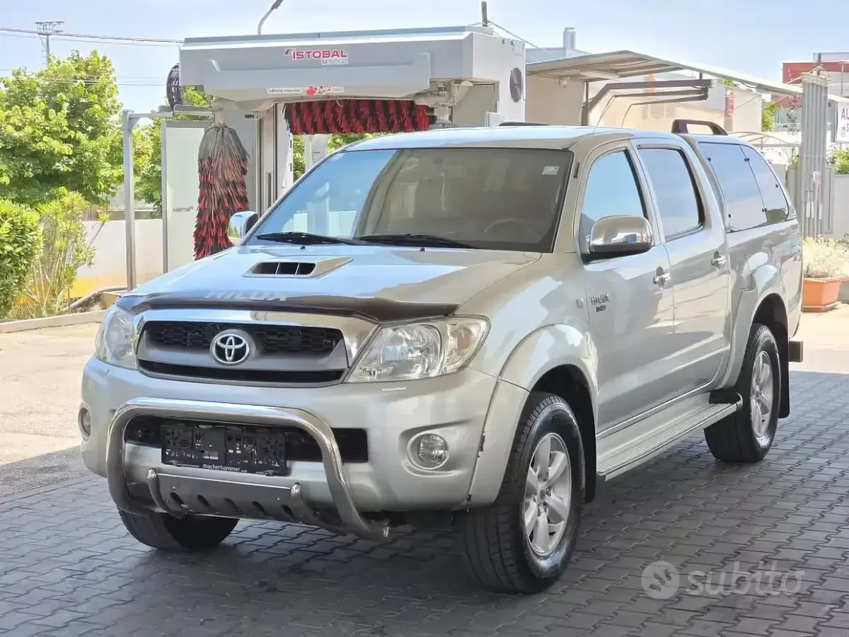 Usata Toyota HiLux SR 171 CV (125 kW) 2011 Grigio Pick-up