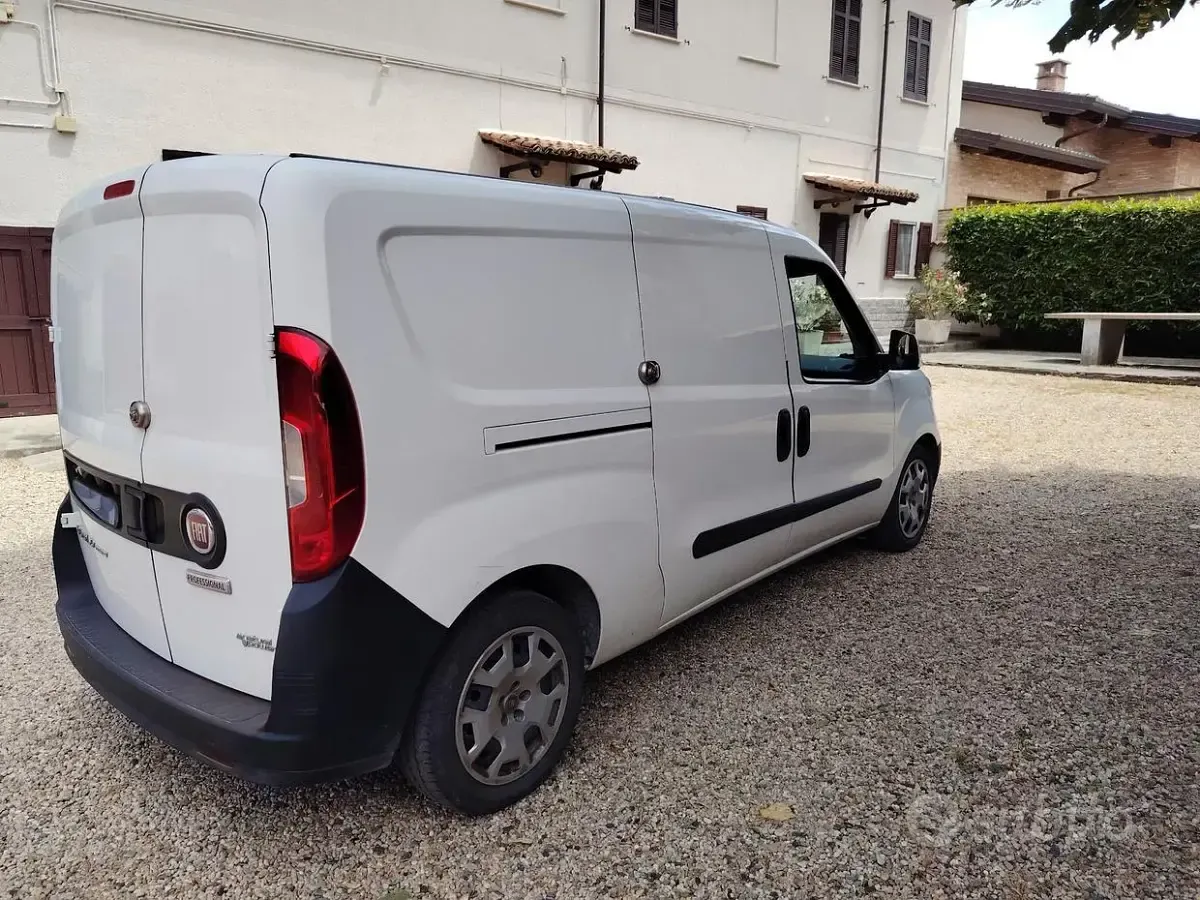 Usata Fiat Doblò 120 CV (88 kW) 2018 Bianco Monovolume