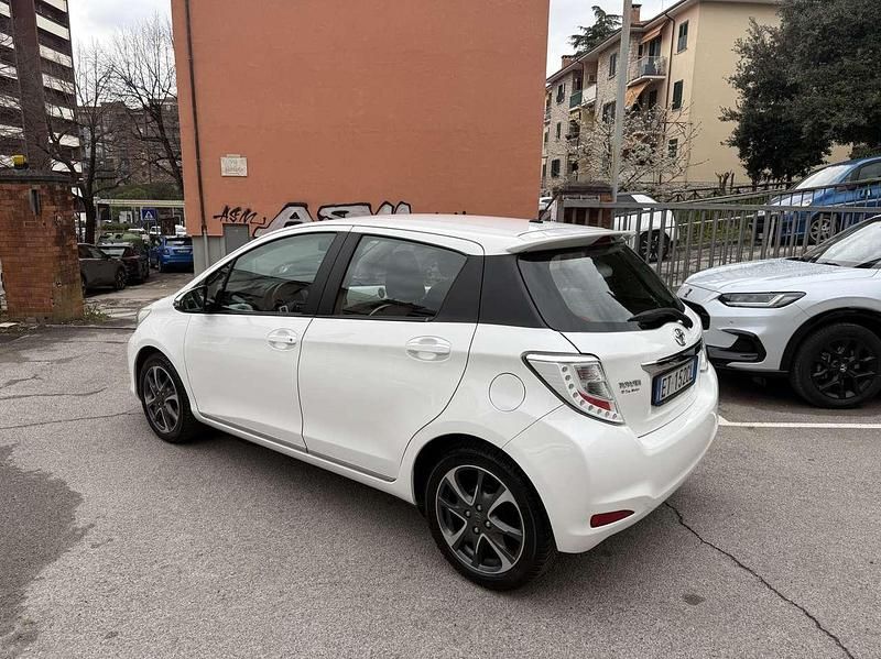 Usata Toyota Yaris Active 69 CV (50 kW) 2013 Bianco Utilitaria