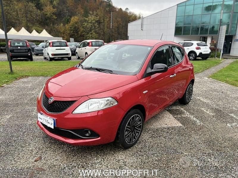 Usata Lancia Ypsilon Gold 69 CV (50 kW) 2020 Rosso Utilitaria