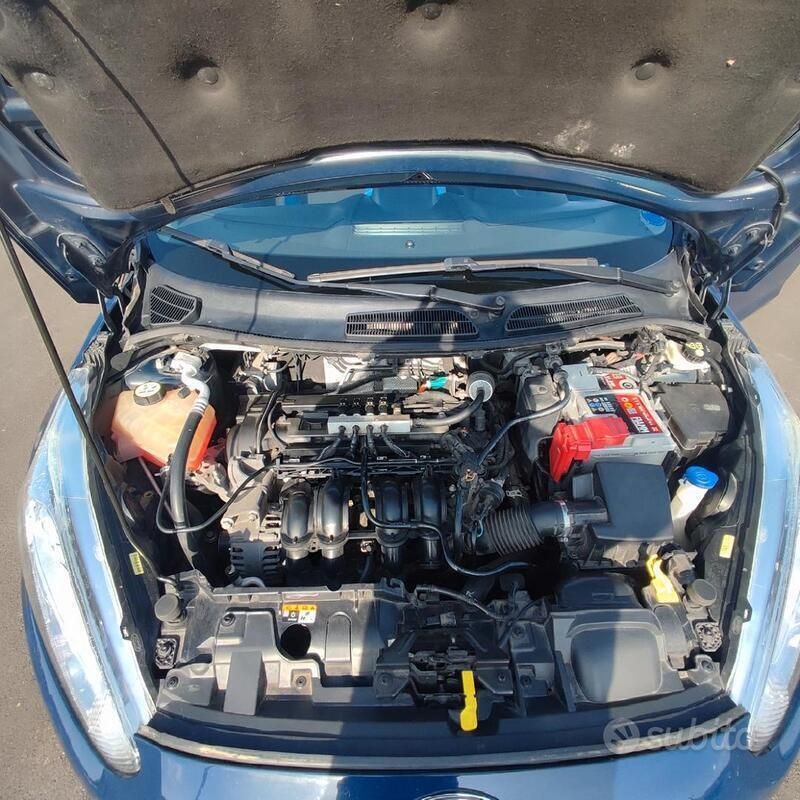 Usata Ford Fiesta Titanium 97 CV (71 kW) 2016 Blu Utilitaria