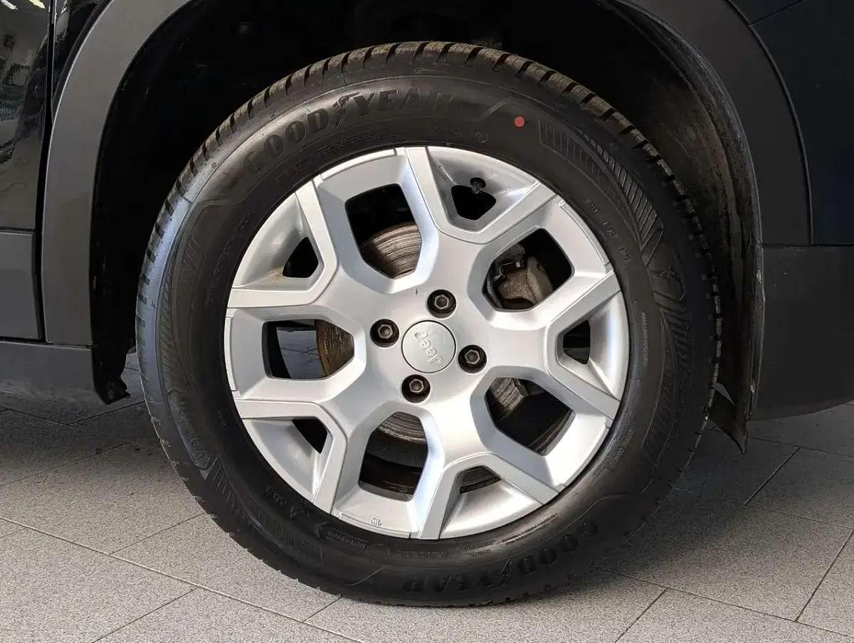 Usata Jeep Avenger Altitude 101 CV (74 kW) 2024 Nero SUV
