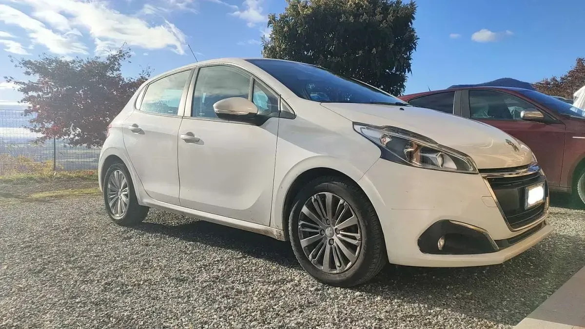 Usata Peugeot 208 Active 75 CV (55 kW) 2017 Utilitaria