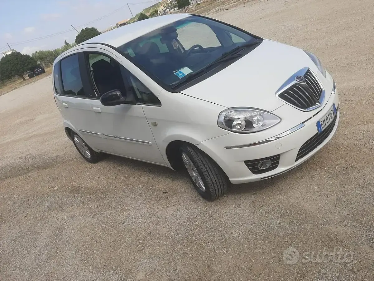 Usata Lancia Musa 95 CV (69 kW) 2012 Bianco Monovolume