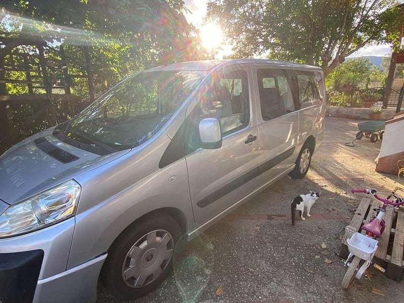 Argento Usata 2015 Fiat Scudo Furgone | 15.000 € (Molto cara) - Immagine 1/4