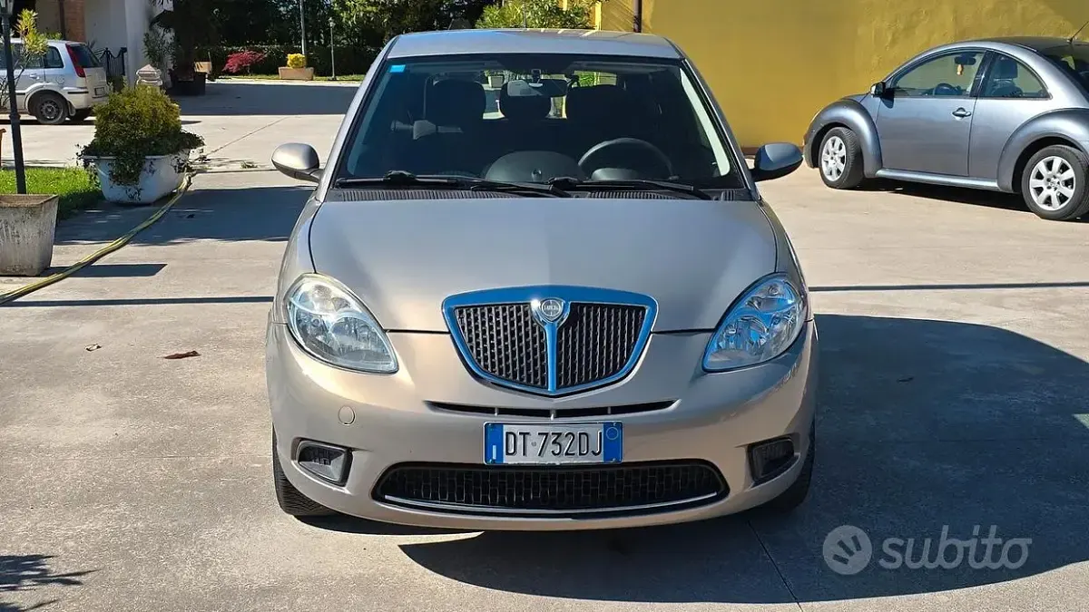 Usado Lancia Ypsilon 60 HP (44 kW) 2009 Citadino