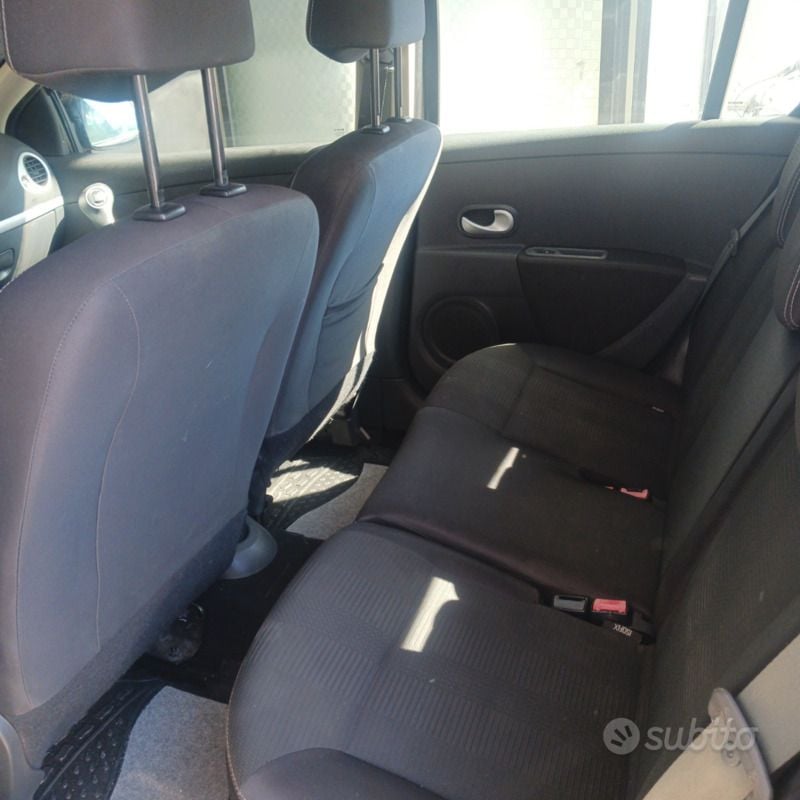 Usata Renault Clio II 58 CV (42 kW) 2010 Nero Utilitaria