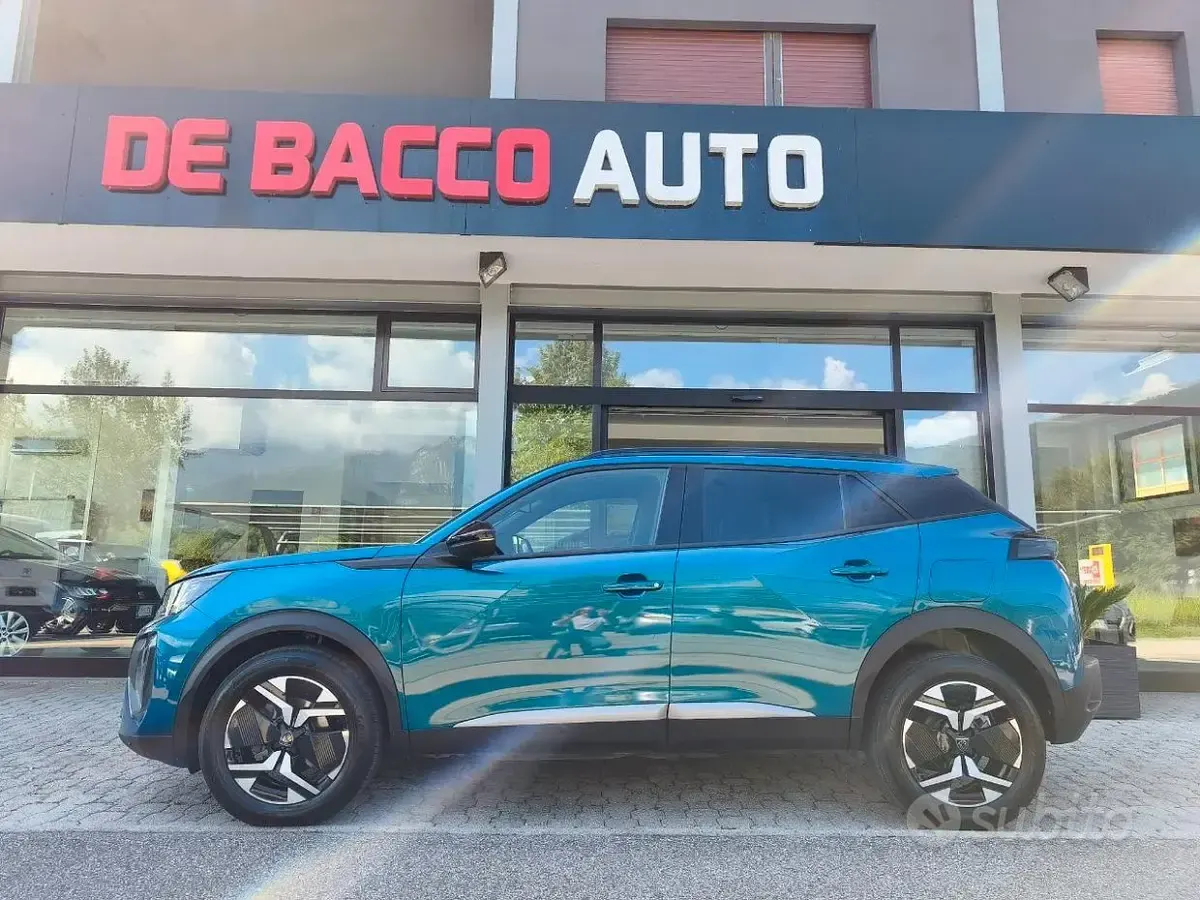 Usata Peugeot 2008 Allure 101 CV (74 kW) 2025 Blu SUV
