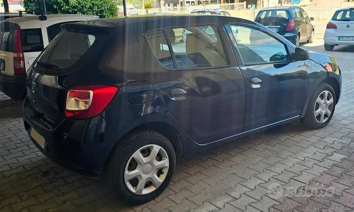 Usata Dacia Sandero Ambiance 75 CV (55 kW) 2015 Bluazzurro Berlina