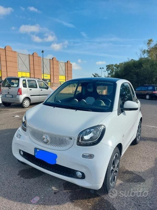 Usata 2015 Smart ForTwo Coupé Utilitaria | 11.000 € (Buon prezzo) - Immagine 1/4