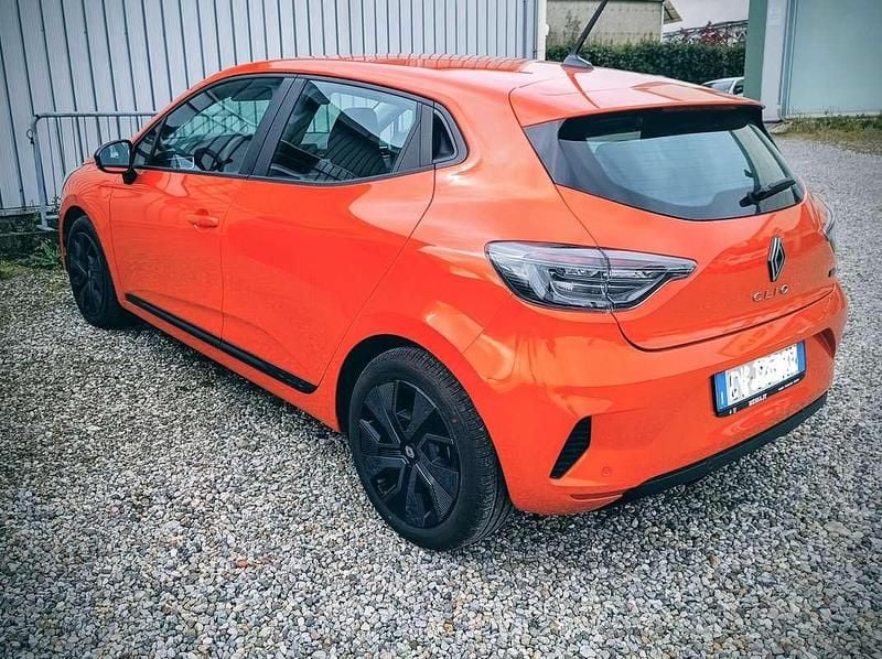 Usata Renault Clio V Evolution 91 CV (66 kW) 2024 Arancione Berlina