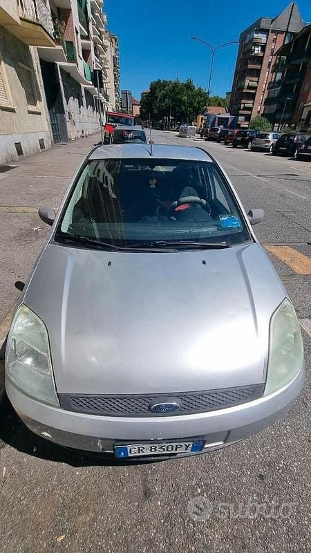 Usata Ford Fiesta 2005 Grigio Utilitaria
