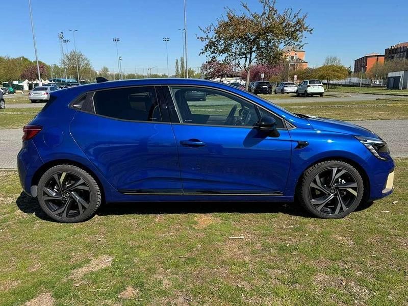 Begagnad Renault Clio V Engineered 145 HK (106 kW) 2023 Blå Sedan