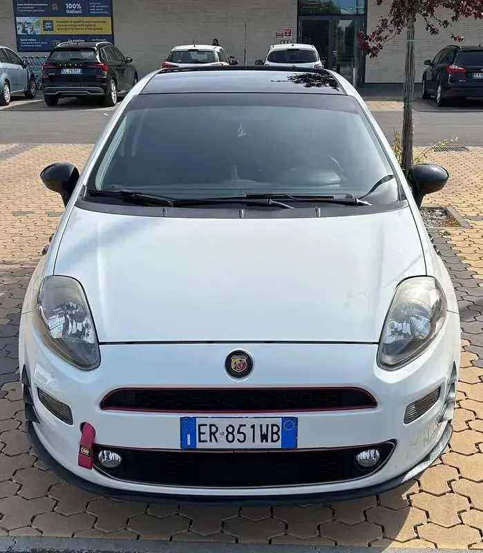 Usata Fiat Punto Lounge 77 CV (56 kW) 2013 Bianco Utilitaria