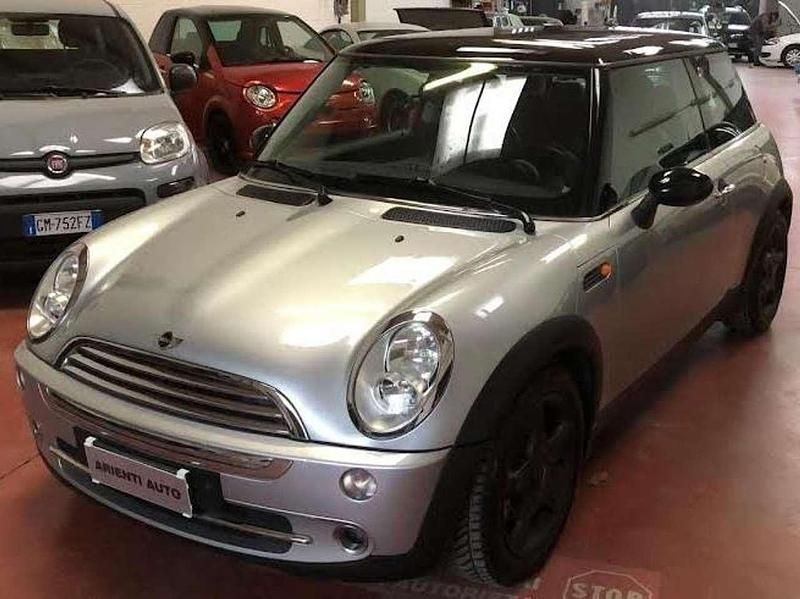 Usata Mini Cooper 116 CV (85 kW) 2006 Argento metallizzato Utilitaria