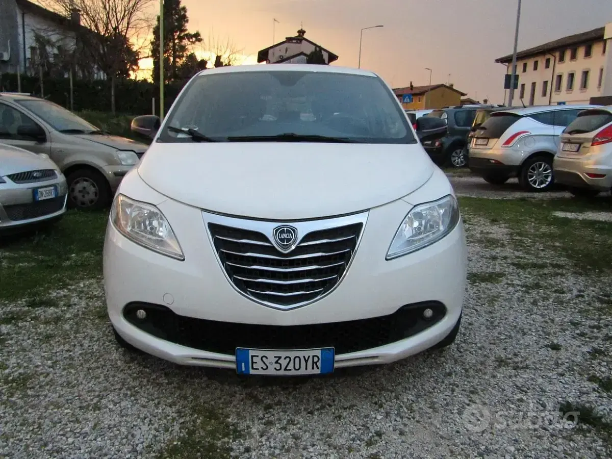 Usata Lancia Ypsilon Silver 69 CV (50 kW) 2013 Bianco Utilitaria