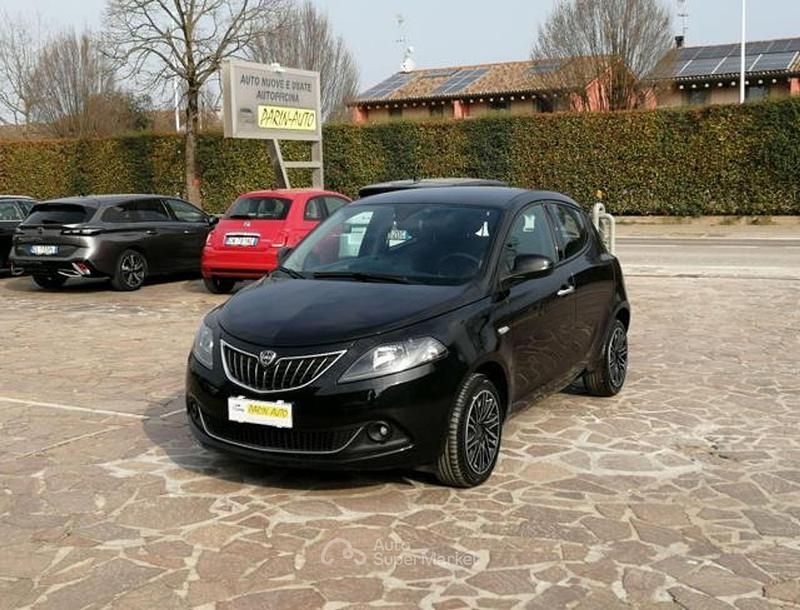 Usata Lancia Ypsilon Gold 69 CV (50 kW) 2023 Nero Utilitaria