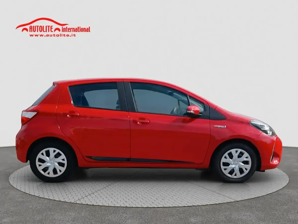 Usata Toyota Yaris Hybrid Active 73 CV (53 kW) 2019 Marrone Berlina