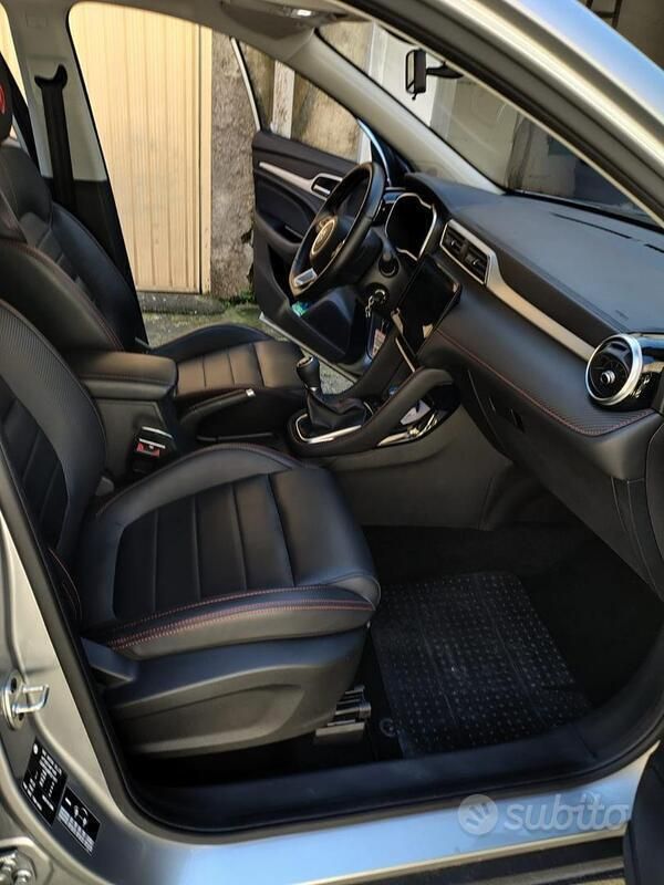Usata MG ZS Luxury 106 CV (77 kW) 2023 Grigio Berlina