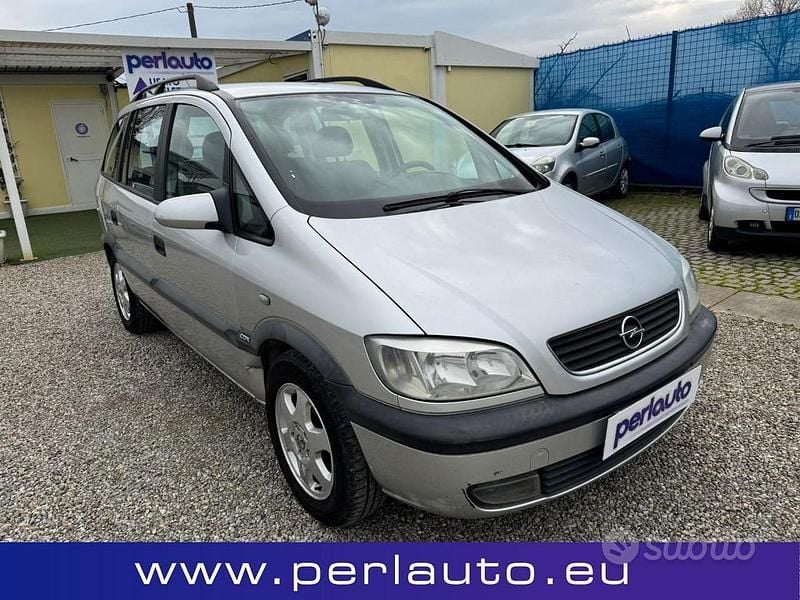 Usata Opel Zafira 101 CV (74 kW) 1999 Grigio Monovolume