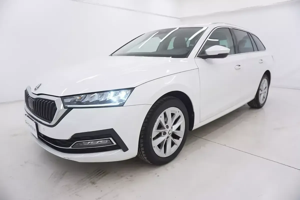 Usata Skoda Octavia Style 150 CV (110 kW) 2023 Biancobianco Station wagon