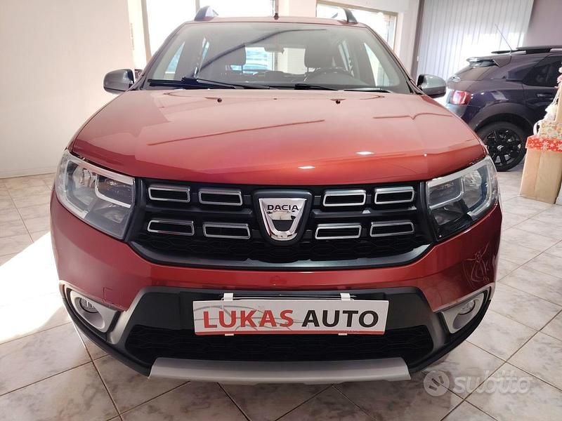 Usata Dacia Sandero Stepway 90 CV (66 kW) 2017 Rosso SUV