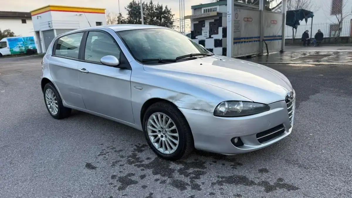 Usata Alfa Romeo 147 Distinctive 105 CV (77 kW) 2007 Utilitaria