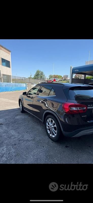 Marrone Usata 2016 Mercedes GLA180 SUV | 12.000 € (Ottimo prezzo) - Immagine 1/4