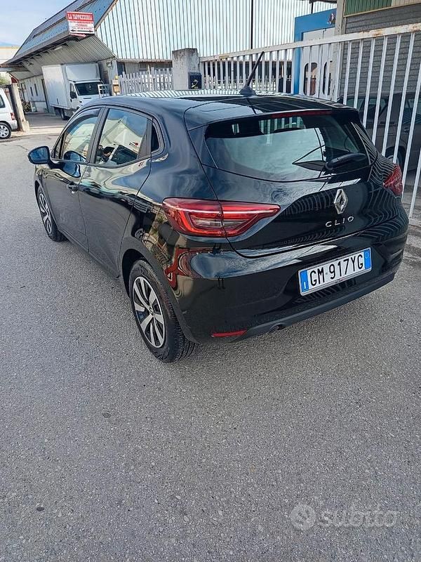 Usata Renault Clio V 100 CV (73 kW) 2023 Nero Utilitaria