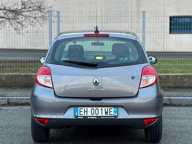 Usata Renault Clio II Luxe 103 CV (75 kW) 2011 Grigio Berlina