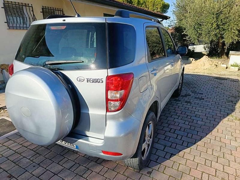 Usata Daihatsu Terios 86 CV (63 kW) 2009 Grigio SUV