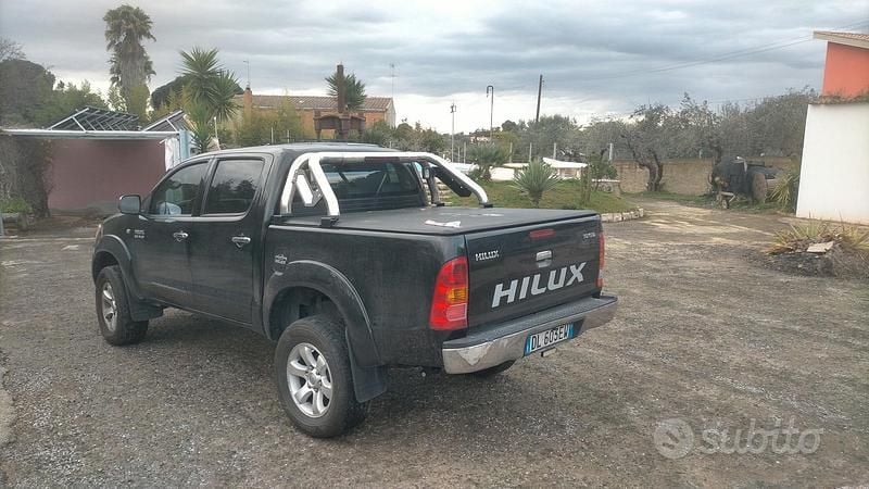 Usata Toyota HiLux 171 CV (125 kW) 2008 Nero Pick-up